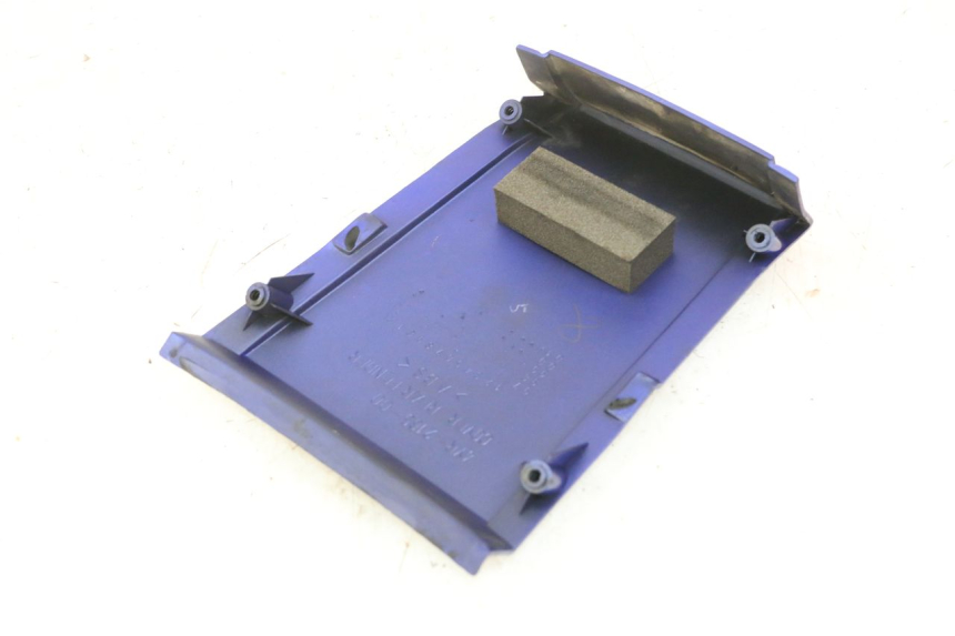 photo de REAR MIDDLE PANEL YAMAHA FZS FAZER 600 (2001 - 2003) - Fixing points details