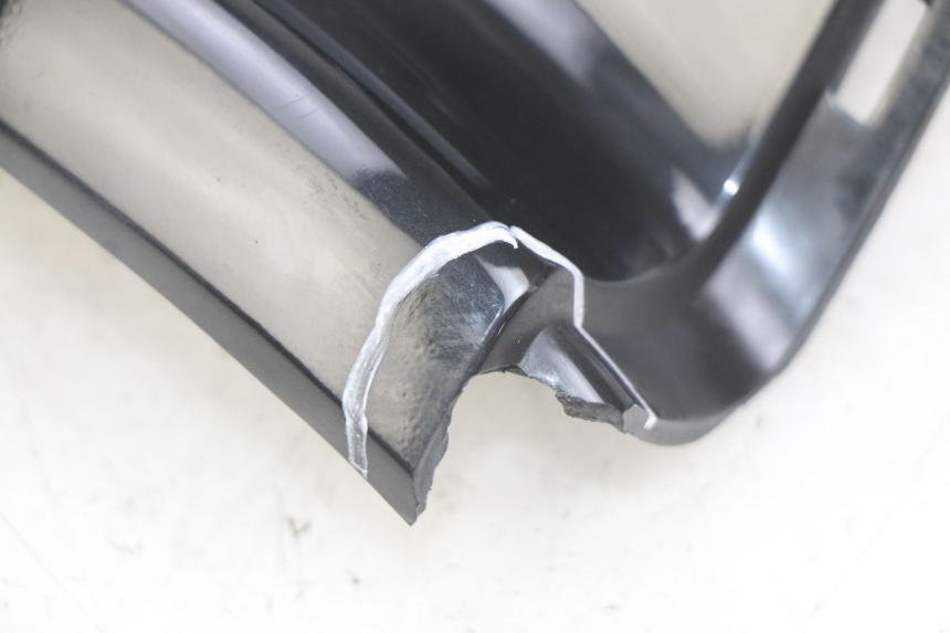 photo de REAR FAIRING JUNCTION YAMAHA YP MAJESTY 125 (2007 - 2010) - Fixing points details