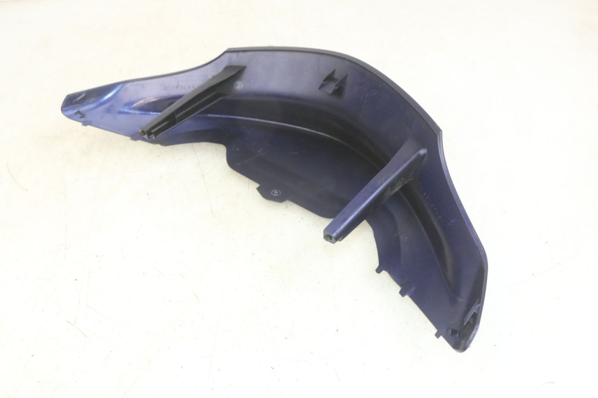 photo de REAR FAIRING JUNCTION YAMAHA YP MAJESTY 400 (2004 - 2008) - Alternative perspective