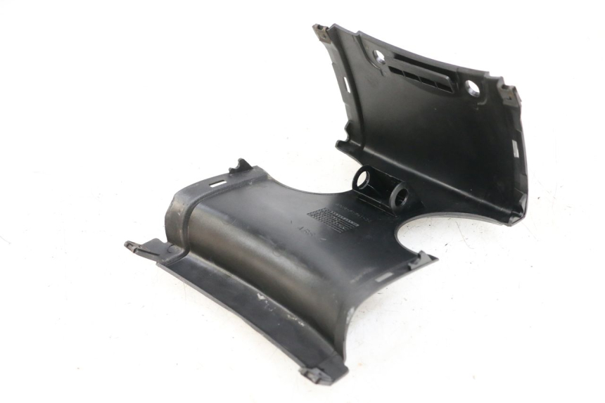 photo de REAR MIDDLE PANEL YAMAHA YP MAJESTY 125 (2002 - 2006) - Alternative perspective