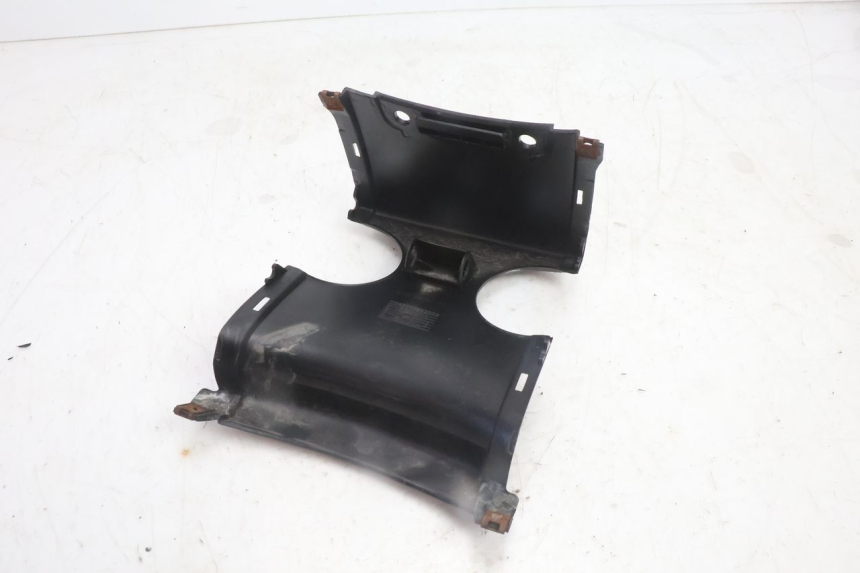 photo de REAR FAIRING JUNCTION YAMAHA YP MAJESTY 125 (2007 - 2010) - Technical close-up