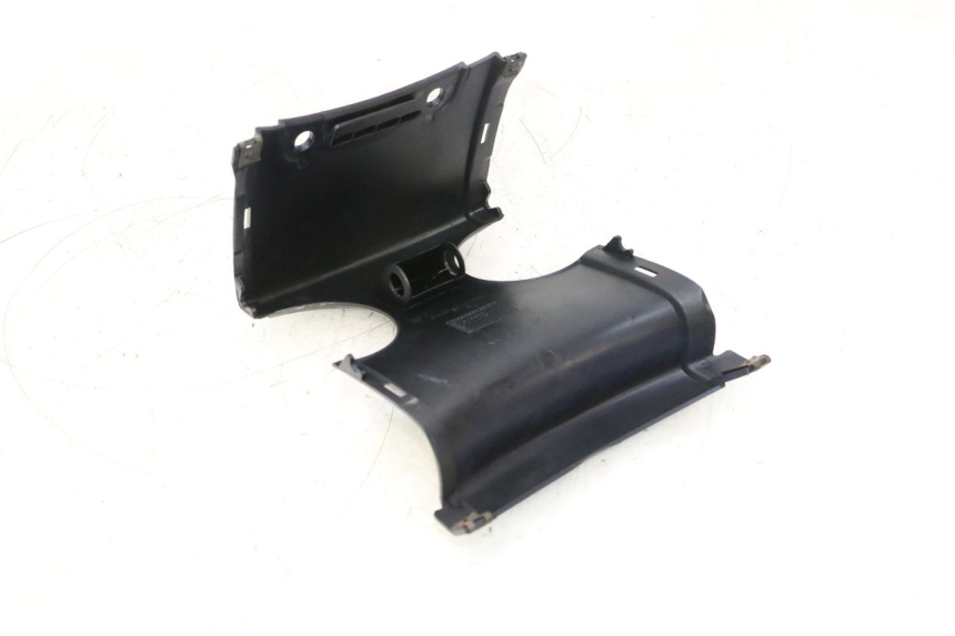 photo de REAR MIDDLE PANEL YAMAHA YP MAJESTY 125 (2002 - 2006) - Zoom on usage condition