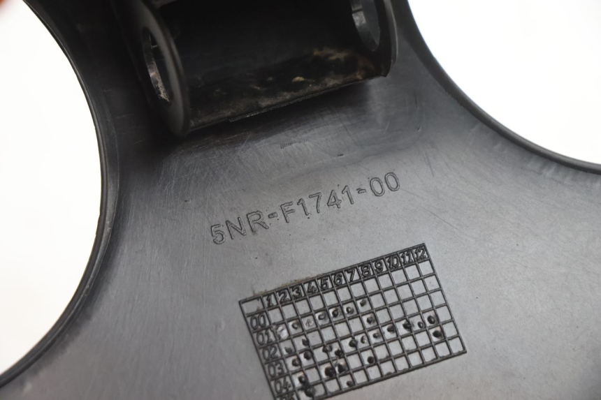 photo de REAR MIDDLE PANEL YAMAHA YP MAJESTY 125 (2002 - 2006) - Surface and material condition