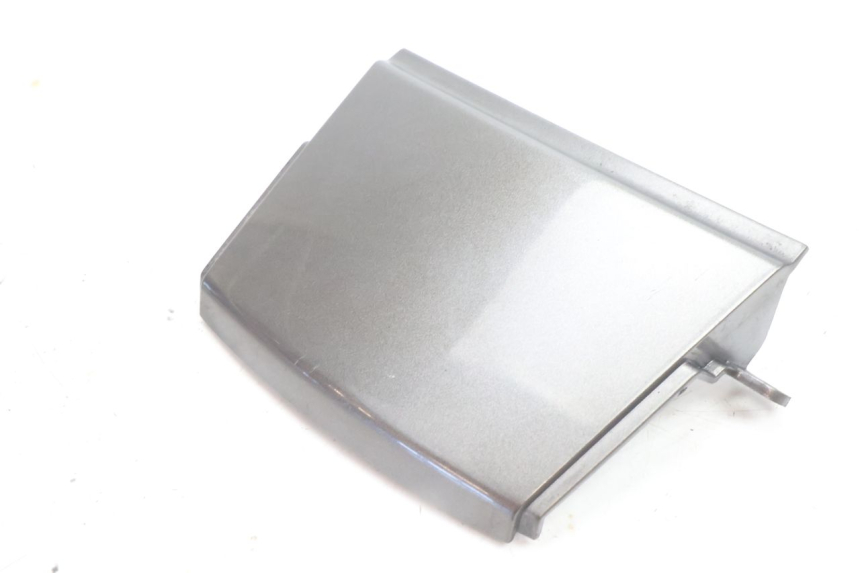 photo de REAR MIDDLE PANEL KAWASAKI ZZR 600 (1995 - 2004) - Zoom on usage condition