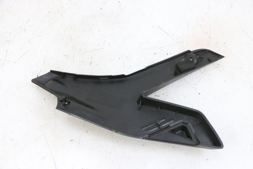 photo de FRONT MIDDLE PANEL SUZUKI BURGMAN 650 (2013 - 2020) - Zoom on usage condition