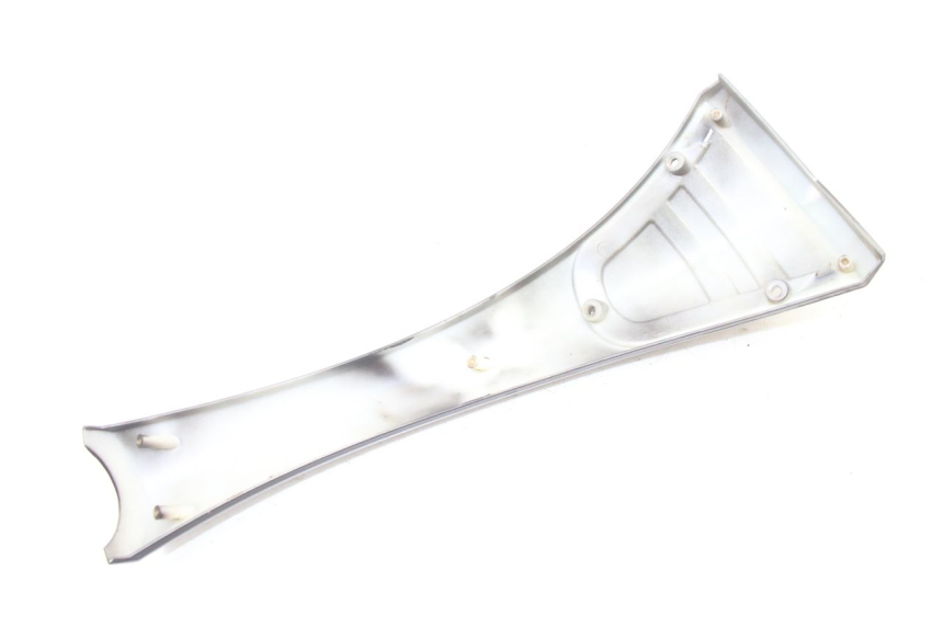 photo de FRONT FAIRING JOINING VENESI FLY RETRO 4T 50 (2020 - 2025) - Zoom on usage condition