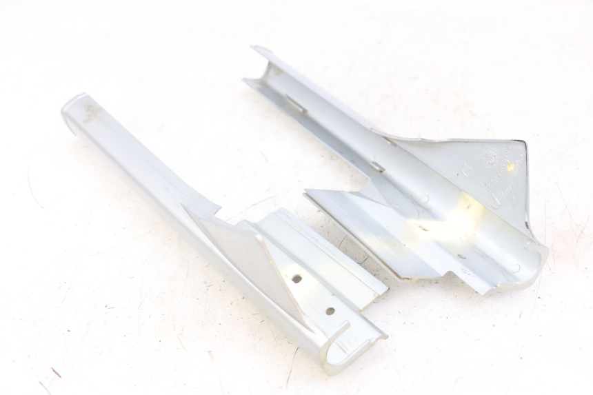 photo de LOWER FRONT FAIRING JUNCTION PEUGEOT 103 VOGUE VS2 50 (2004 - 2017) - Technical close-up