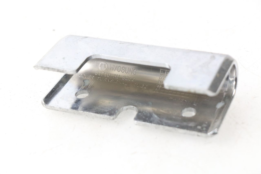 photo de FRONT MIDDLE PANEL HYOSUNG AQUILA GV 125 (2009 - 2016) - Zoom on usage condition