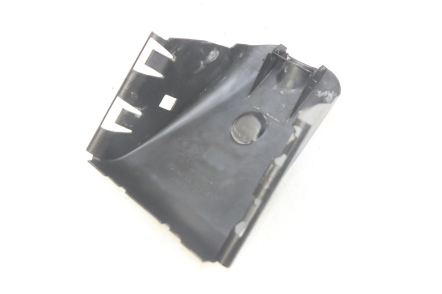 photo de LOWER FRONT FAIRING JUNCTION PEUGEOT ELYSEO 125 (1999 - 2004) - Component detail