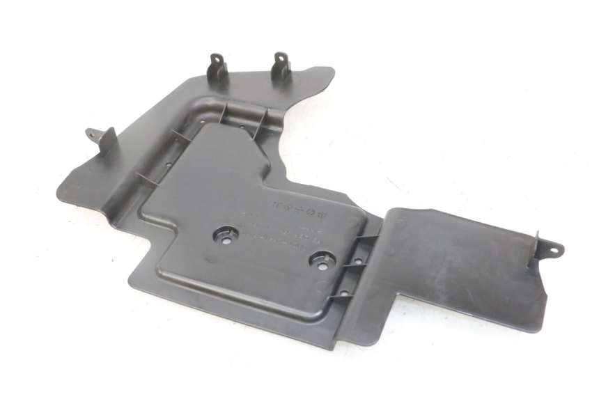 photo de FRONT MIDDLE PANEL KYMCO DINK 4T 50 (2007 - 2018) - Zoom on usage condition