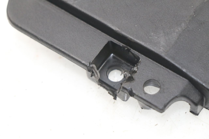 photo de FRONT MIDDLE PANEL PIAGGIO MP3 HPE 500 (2019 - 2022) - Alternative perspective