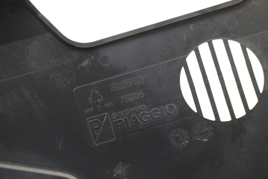 photo de FRONT MIDDLE PANEL PIAGGIO MP3 HPE 310 (2024 - 2025) - Product overview