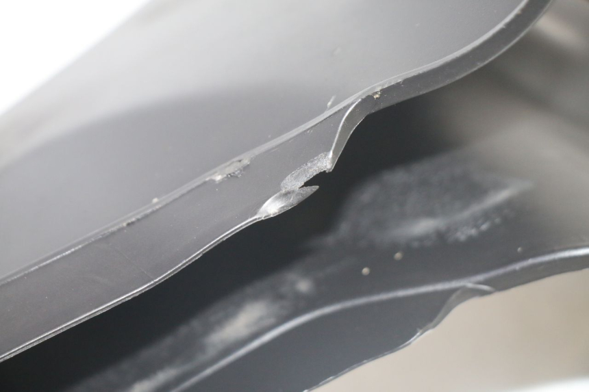 photo de FRONT MIDDLE PANEL PIAGGIO MP3 HPE 350 (2018 - 2020) - Fixing points details