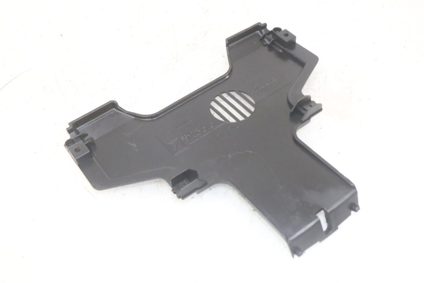 photo de FRONT MIDDLE PANEL PIAGGIO MP3 HPE 300 (2019 - 2026) - Component detail