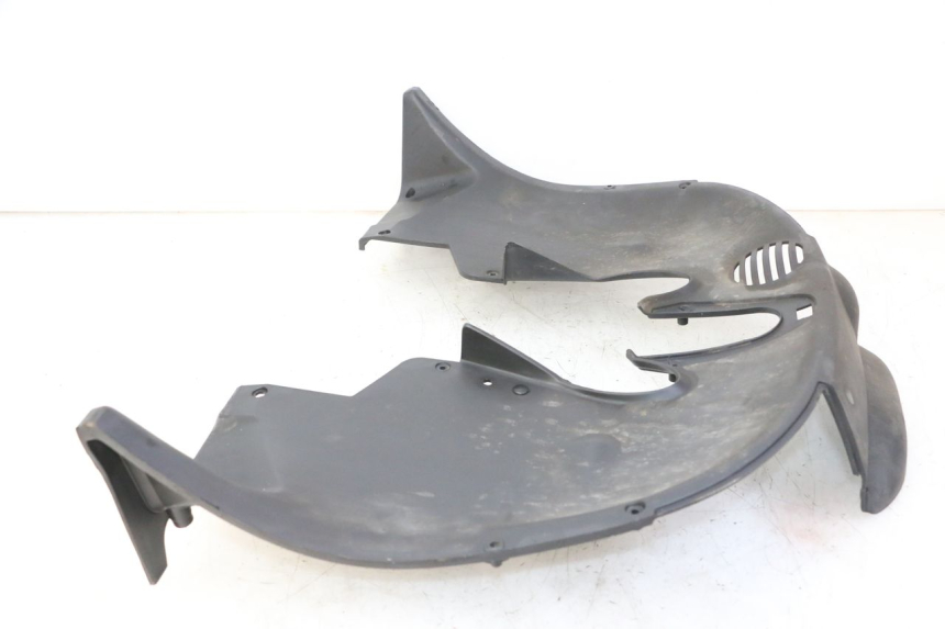 photo de LOWER FRONT FAIRING JUNCTION PIAGGIO MP3 LT 300 (2010 - 2016) - Technical close-up