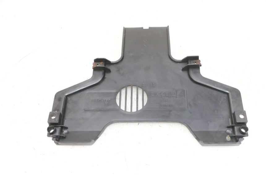 photo de FRONT MIDDLE PANEL PIAGGIO MP3 500 (2016 - 2018) - Zoom on usage condition