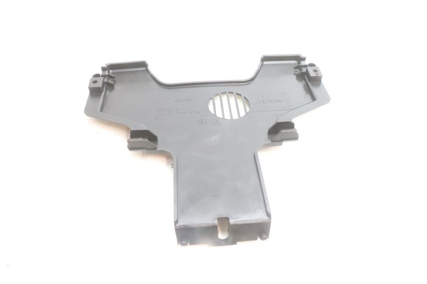 photo de FRONT MIDDLE PANEL PIAGGIO MP3 500 (2016 - 2018) - Alternative perspective