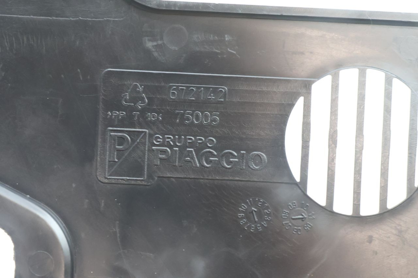 photo de FRONT MIDDLE PANEL PIAGGIO MP3 500 (2016 - 2018) - Product overview