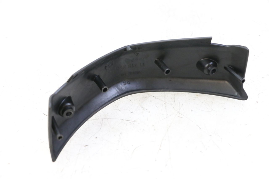 photo de FRONT MIDDLE PANEL PEUGEOT TREKKER TKR 50 (2005 - 2014) - Technical close-up