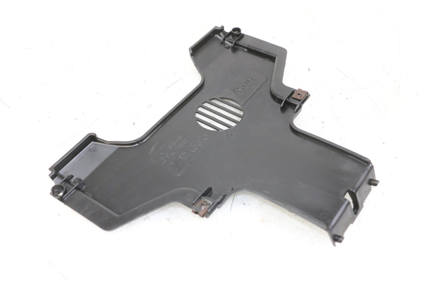 photo de LOWER FRONT FAIRING JUNCTION PIAGGIO MP3 LT 400 (2007 - 2012) - Component detail