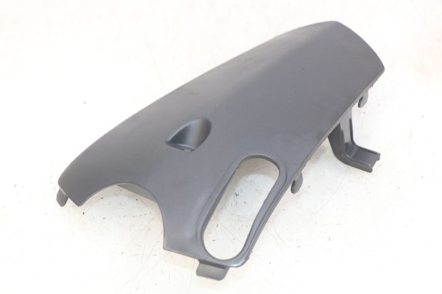 photo de LOWER FRONT FAIRING JUNCTION HONDA SCV LEAD 100 (2003 - 2007) - Zoom on usage condition