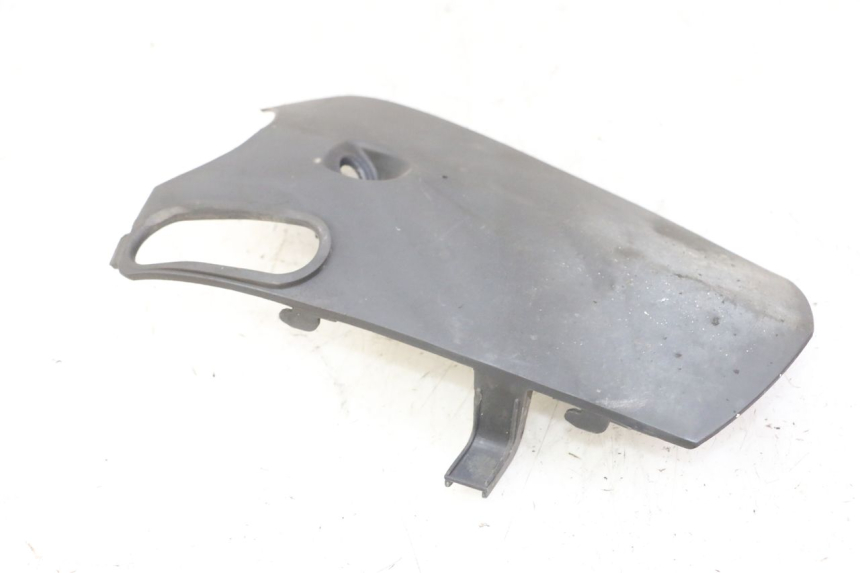 photo de LOWER FRONT FAIRING JUNCTION HONDA SCV LEAD 100 (2003 - 2007) - Alternative perspective