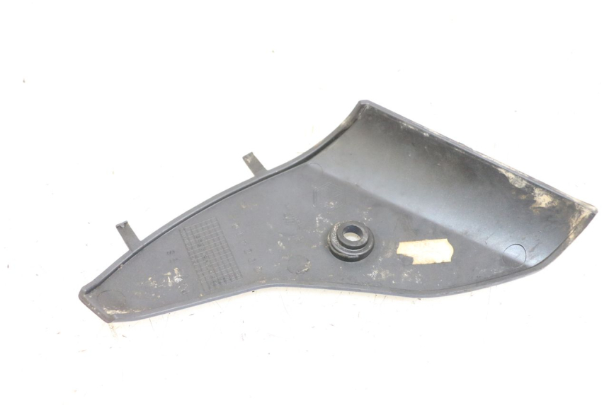 photo de LOWER FRONT FAIRING JUNCTION PIAGGIO VESPA LX 125 (2005 - 2010) - Component detail
