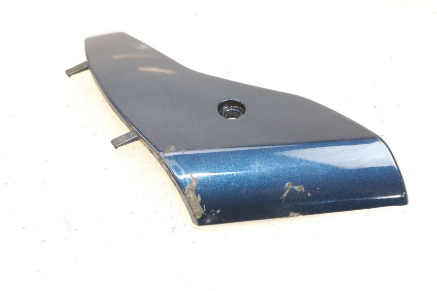 photo de LOWER FRONT FAIRING JUNCTION PIAGGIO VESPA LX 125 (2005 - 2010) - Zoom on usage condition