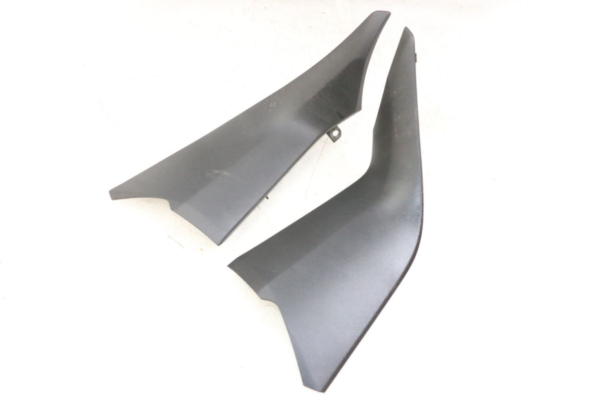 photo de LOWER FRONT FAIRING JUNCTION YAMAHA XMAX X-MAX ABS 125 (2017 - 2020) - Zoom on usage condition