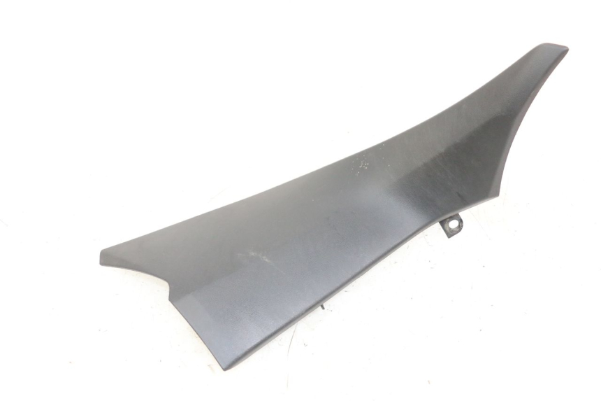 photo de LOWER FRONT FAIRING JUNCTION YAMAHA XMAX X-MAX ABS 125 (2017 - 2020) - Markings and original references