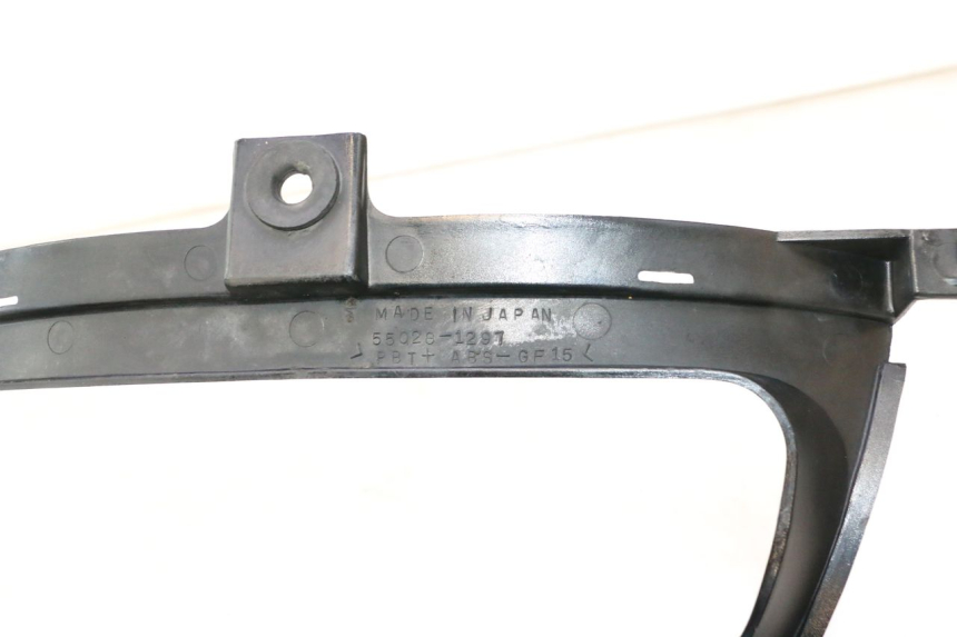 photo de LOWER FRONT FAIRING JUNCTION KAWASAKI ZZR 600 (1995 - 2004) - Fixing points details