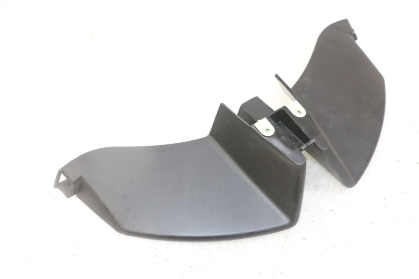 photo de FRONT MIDDLE PANEL PEUGEOT JET FORCE CARBU 50 (2003 - 2016) - Zoom on usage condition