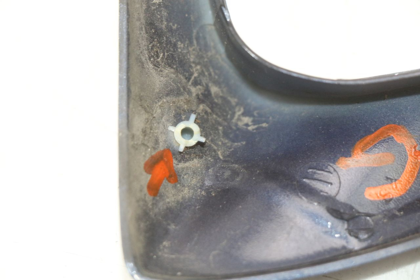 photo de FRONT MIDDLE PANEL RENAULT KOURANOS 125 (2001 - 2004) - Fixing points details