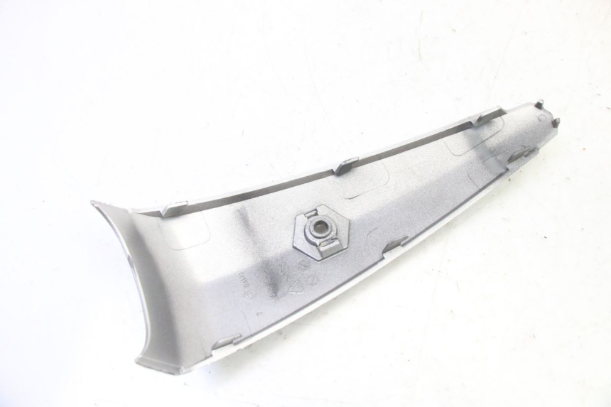 photo de FRONT MIDDLE PANEL PIAGGIO LIBERTY 4T 50 (2009 - 2015) - Fixing points details