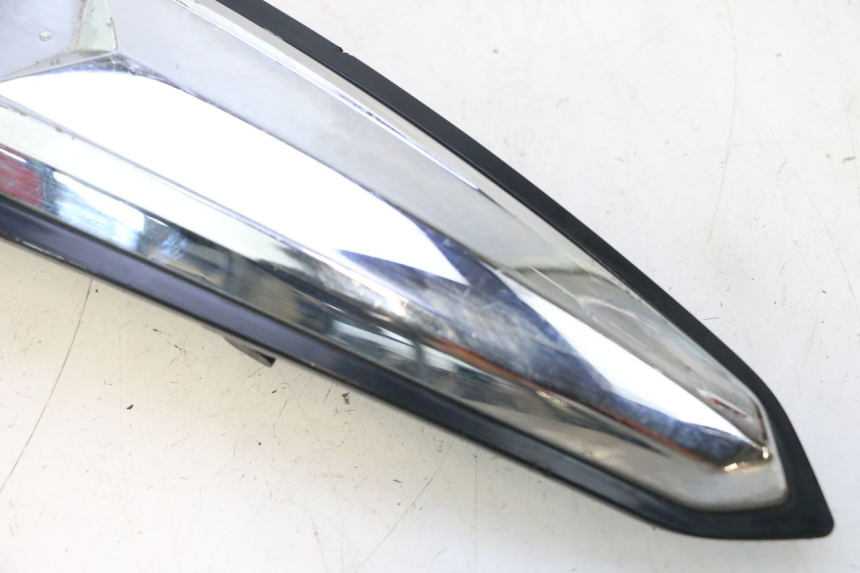 photo de FRONT FAIRING JUNCTION PIAGGIO LIBERTY IGET 4T 50 (2015 - 2020) - Technical close-up