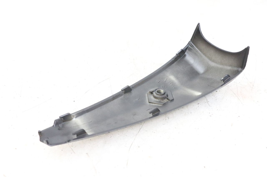 photo de FRONT FAIRING JUNCTION PIAGGIO LIBERTY 125 (2009 - 2013) - Component detail