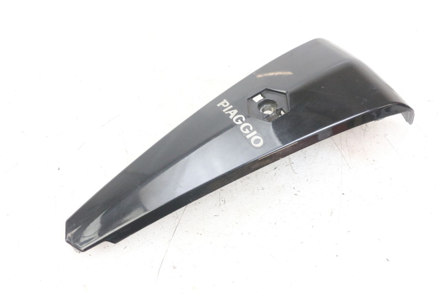 photo de FRONT FAIRING JUNCTION PIAGGIO LIBERTY 125 (2009 - 2013) - Technical close-up