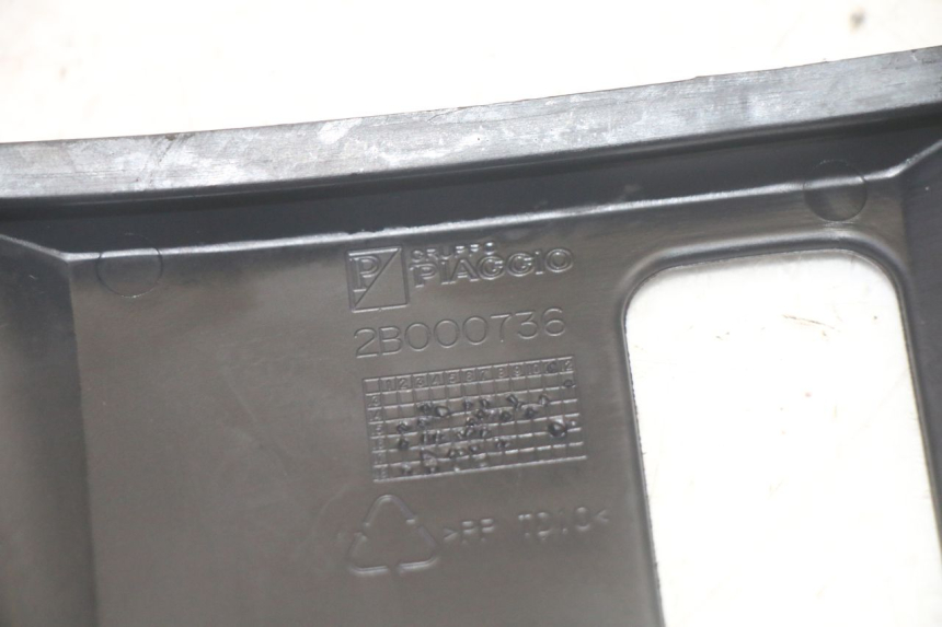 photo de FRONT MIDDLE PANEL PIAGGIO MP3 HPE 350 (2018 - 2020) - Technical close-up