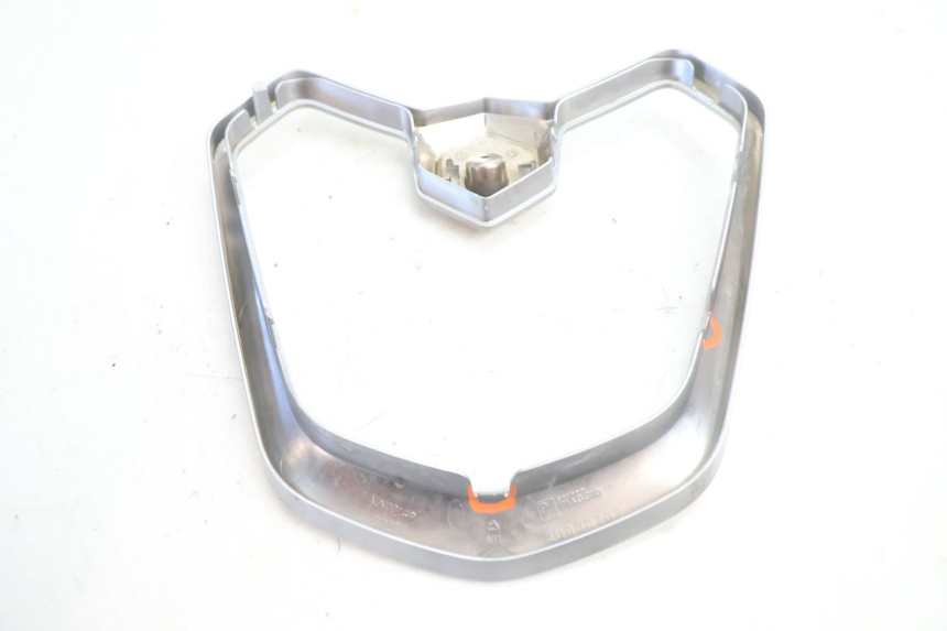 photo de FRONT MIDDLE PANEL PIAGGIO MP3 500 (2016 - 2018) - Zoom on usage condition