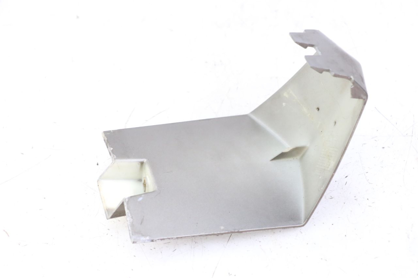 photo de FRONT FAIRING JUNCTION PEUGEOT CITYSTAR 50 (2013 - 2017) - Zoom on usage condition