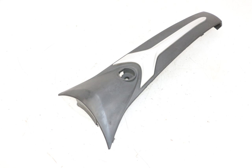 photo de FRONT MIDDLE PANEL JM MOTORS SANTANA 50 (2014 - 2023) - Fixing points details