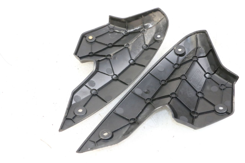 photo de FRONT MIDDLE PANEL PEUGEOT STREETZONE 2T 50 (2014 - 2019) - Zoom on usage condition