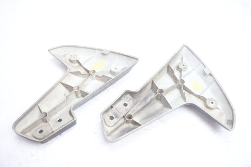 photo de FRONT MIDDLE PANEL PEUGEOT STREETZONE NAKED 2T 50 (2014 - 2018) - Fixing points details