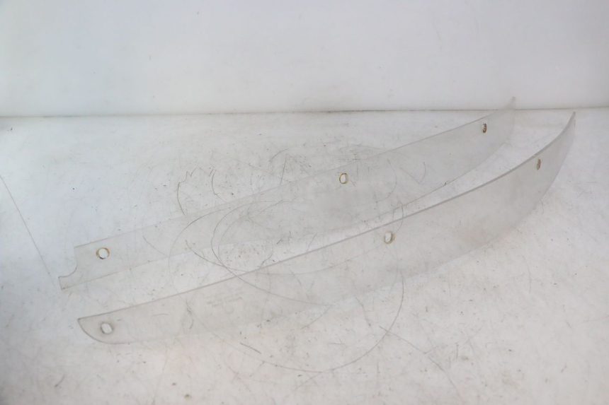photo de FRONT MIDDLE PANEL  BMW C1 125 (2000 - 2003) - Distinctive features