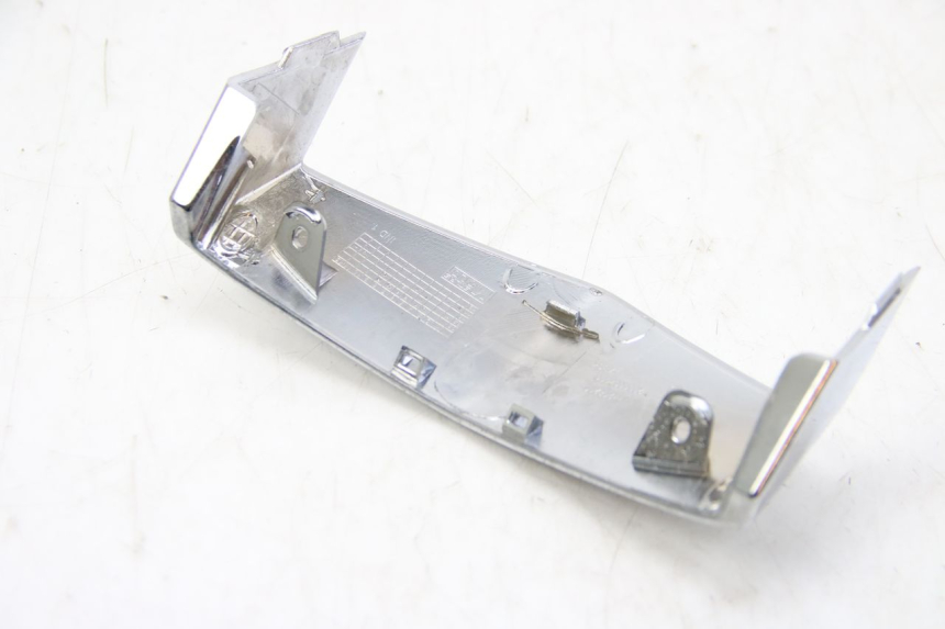 photo de UPPER FRONT FAIRING JUNCTION PEUGEOT E-VIVACITY 1 (2012 - 2018) - Zoom on usage condition