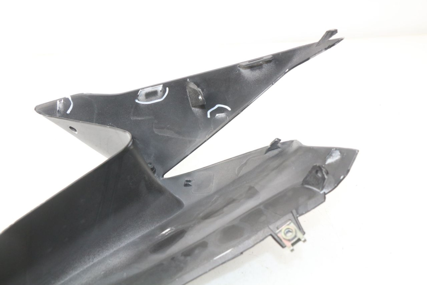 photo de FRONT MIDDLE PANEL  SUZUKI GSX-R GSXR 750 (2011 - 2016) - Fixing points details