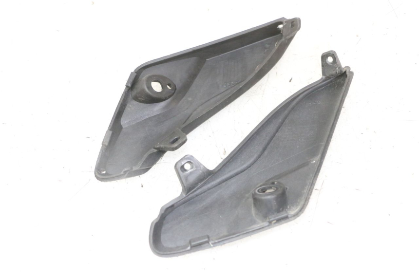 photo de FRONT MIDDLE PANEL PIAGGIO IE MP3 YOURBAN 300 (2011 - 2016) - Technical close-up