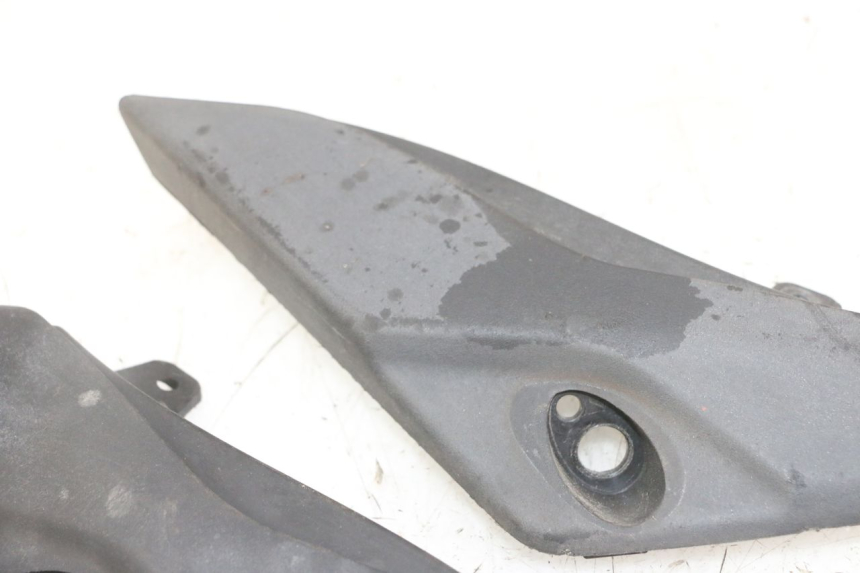 photo de FRONT MIDDLE PANEL PIAGGIO IE MP3 YOURBAN 300 (2011 - 2016) - Fixing points details