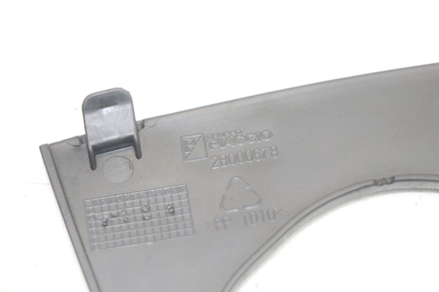 photo de FRONT MIDDLE PANEL PIAGGIO MP3 500 (2014 - 2017) - Technical close-up