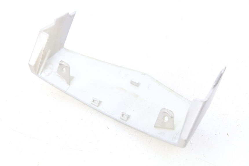 photo de UPPER FRONT FAIRING JUNCTION PEUGEOT VIVACITY NEW 4T 50 (2008 - 2017) - Zoom on usage condition